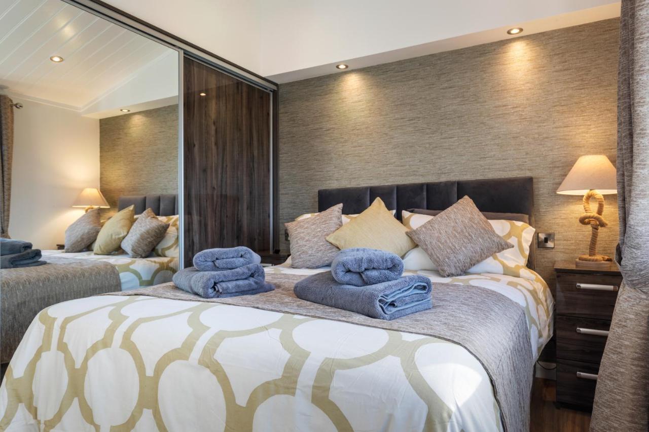 Hiraeth - Luxury Lodge With Hot Tub, Close To Beach Penally Екстериор снимка