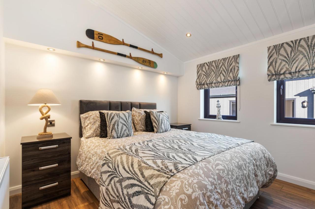 Hiraeth - Luxury Lodge With Hot Tub, Close To Beach Penally Екстериор снимка