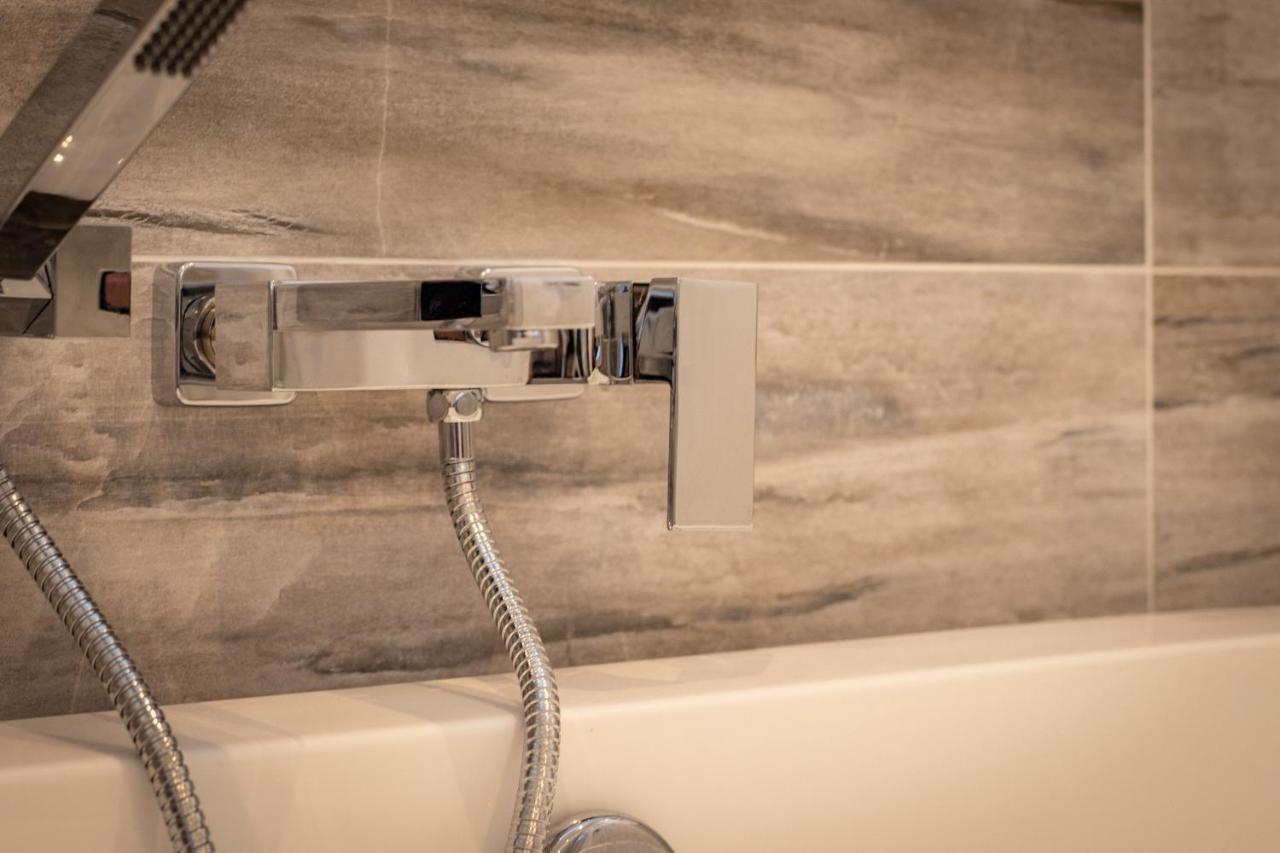 Hiraeth - Luxury Lodge With Hot Tub, Close To Beach Penally Екстериор снимка