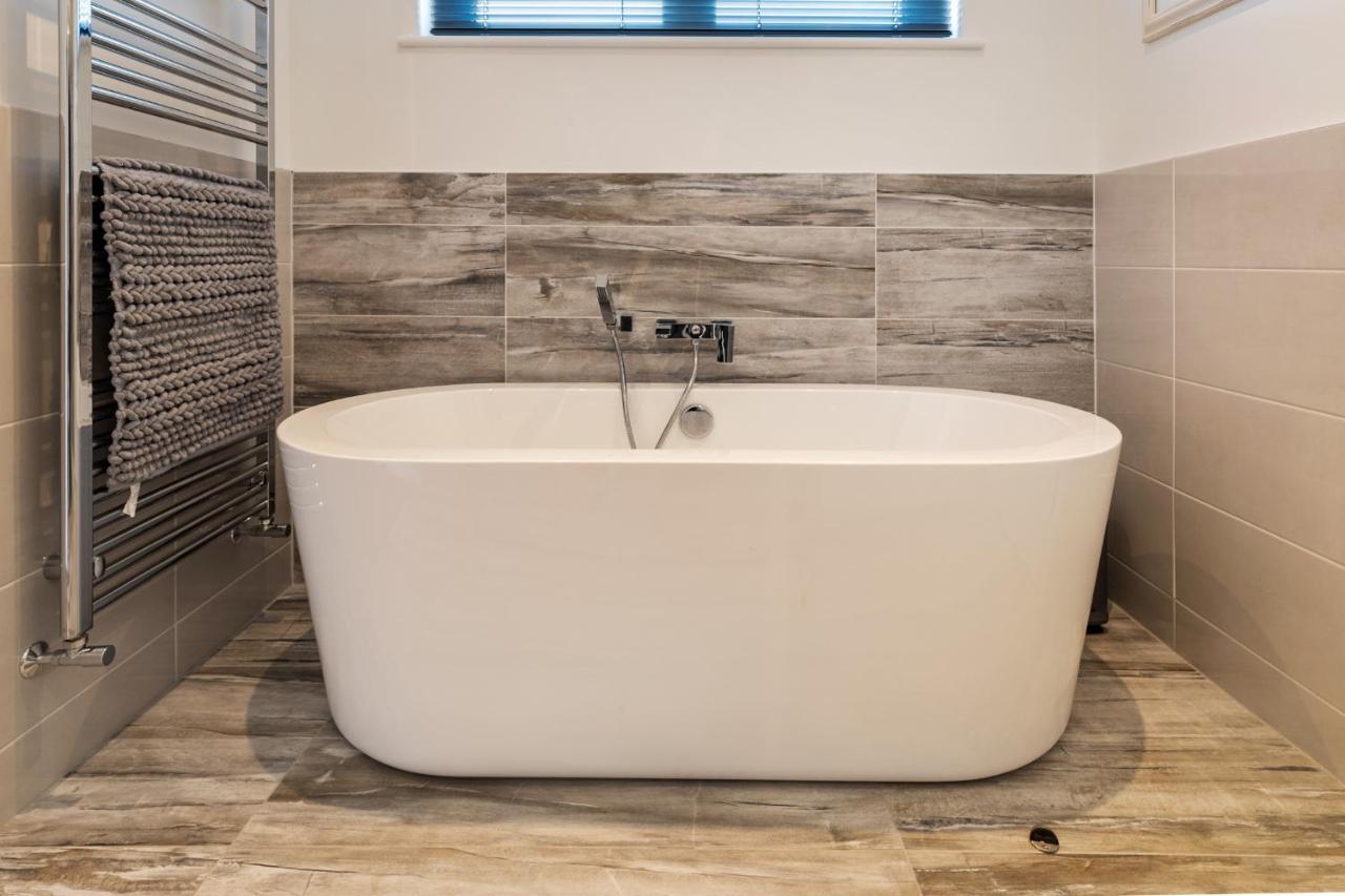 Hiraeth - Luxury Lodge With Hot Tub, Close To Beach Penally Екстериор снимка
